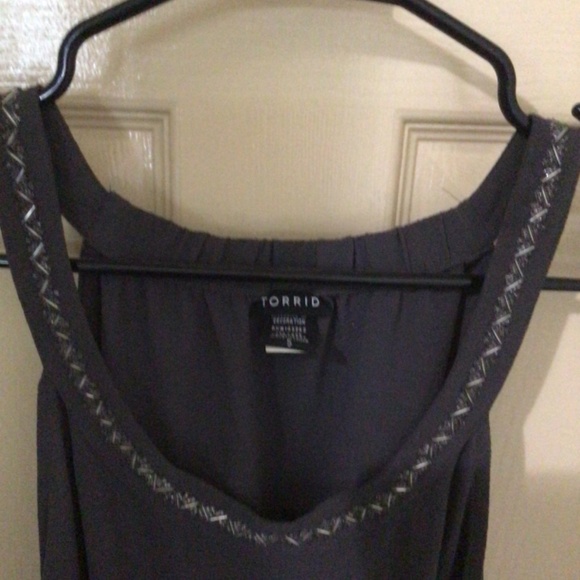 Gray sleeveless blouse - Picture 4 of 6